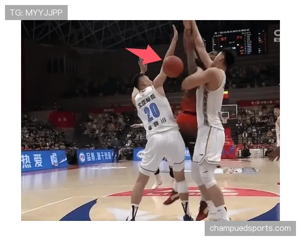 篮球规则解析：双方同时犯规时裁判如何吹罚与执行？